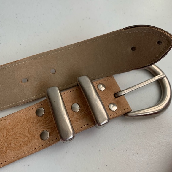 L.Chessler Floral Embosssed Embossed Leather Belt Sz S - Picture 2 of 8